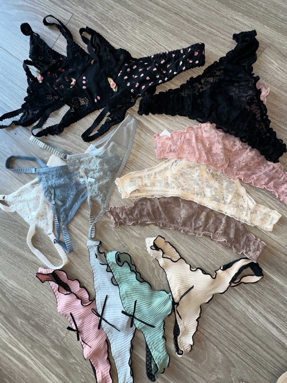 Thongs! - Picture 12 of 14